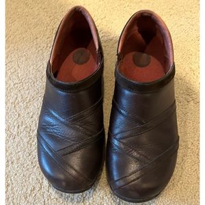 Size 9.5 Merrell leather Mocs